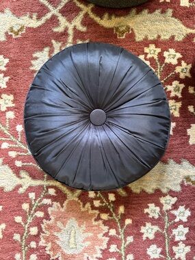 Black Round Tufted Accent Pillow Cushion